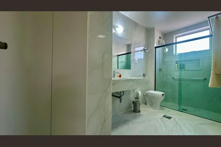 Apartamento para alugar com 190m², 4 quartos e 2 vagasBanheiro 