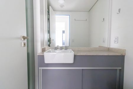 Apartamento à venda com 69m², 2 quartos e 1 vaga Apartamento à venda com 69m², 2 quartos e 1 vagaBanheiro