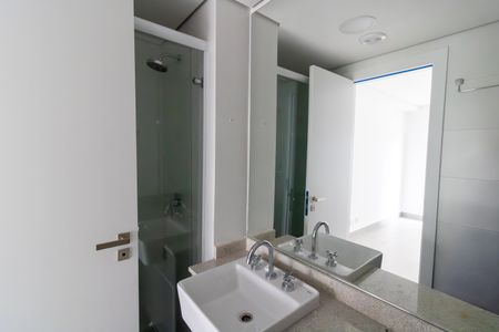 Apartamento à venda com 69m², 2 quartos e 1 vaga Apartamento à venda com 69m², 2 quartos e 1 vagaBanheiro da Suíte