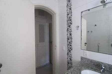 Apartamento para alugar com 196m², 4 quartos e 2 vagasBanheiro Suíte 2