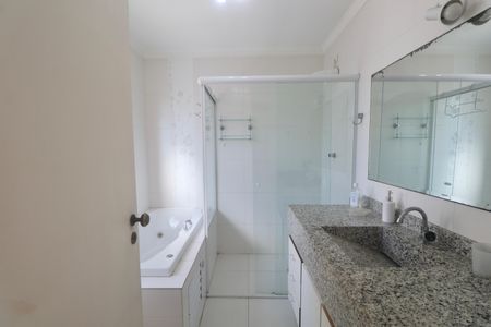 Apartamento para alugar com 196m², 4 quartos e 2 vagasBanheiro Suíte