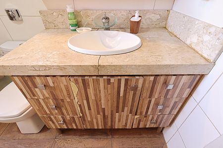 Casa à venda com 640m², 4 quartos e 3 vagasBanheiro social