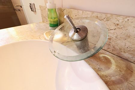 Casa à venda com 640m², 4 quartos e 3 vagasBanheiro social - Torneira