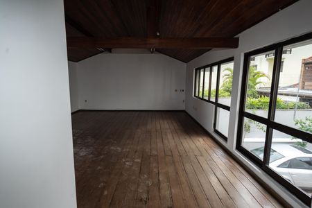 Casa para alugar com 450m², 4 quartos e 6 vagas Casa para alugar com 450m², 4 quartos e 6 vagasSalão