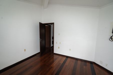 Casa para alugar com 450m², 4 quartos e 6 vagas Casa para alugar com 450m², 4 quartos e 6 vagasQuarto 3