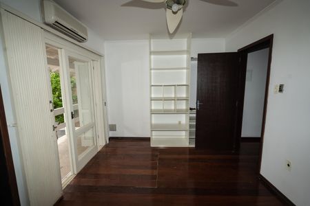 Casa para alugar com 450m², 4 quartos e 6 vagas Casa para alugar com 450m², 4 quartos e 6 vagasSuíte 1