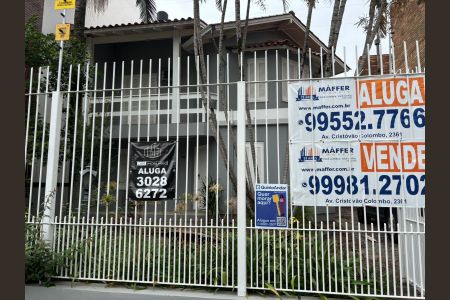 Casa para alugar com 450m², 4 quartos e 6 vagas Casa para alugar com 450m², 4 quartos e 6 vagasFachada