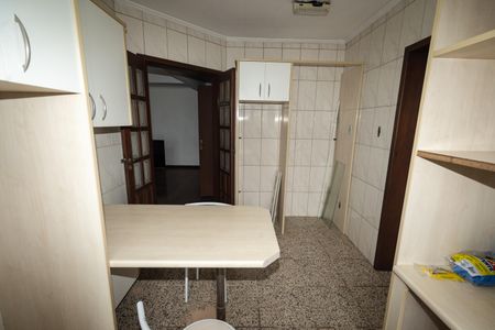 Casa para alugar com 450m², 4 quartos e 6 vagas Casa para alugar com 450m², 4 quartos e 6 vagasCozinha