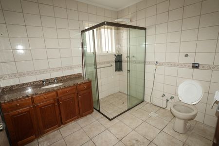 Casa para alugar com 450m², 4 quartos e 6 vagas Casa para alugar com 450m², 4 quartos e 6 vagasBanheiro da Suíte 2