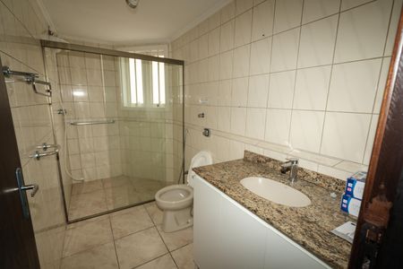 Casa para alugar com 450m², 4 quartos e 6 vagas Casa para alugar com 450m², 4 quartos e 6 vagasBanheiro Social