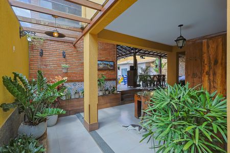 Casa à venda com 337m², 4 quartos e 3 vagas