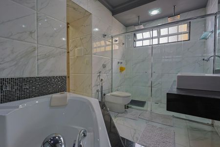 Casa à venda com 337m², 4 quartos e 3 vagas