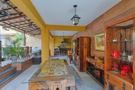 Casa à venda com 337m², 4 quartos e 3 vagas