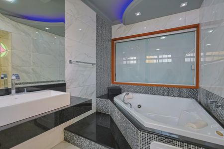 Casa à venda com 337m², 4 quartos e 3 vagas