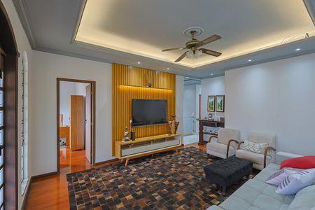 Casa à venda com 337m², 4 quartos e 3 vagas