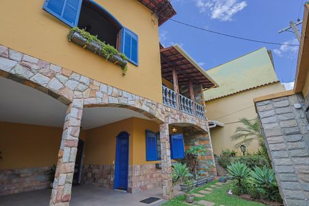 Casa à venda com 337m², 4 quartos e 3 vagas