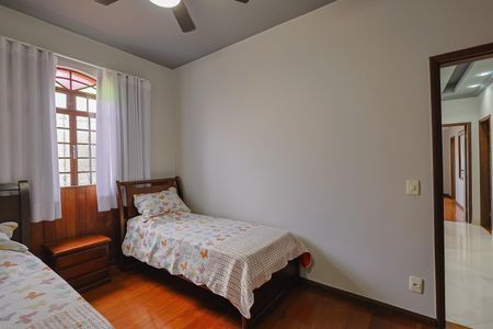 Casa à venda com 337m², 4 quartos e 3 vagas