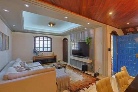 Casa à venda com 4 quartos, 337m² em João Pinheiro, Belo Horizonte