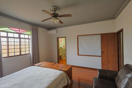 Casa à venda com 337m², 4 quartos e 3 vagas