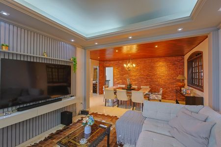 Casa à venda com 4 quartos, 337m² em João Pinheiro, Belo Horizonte