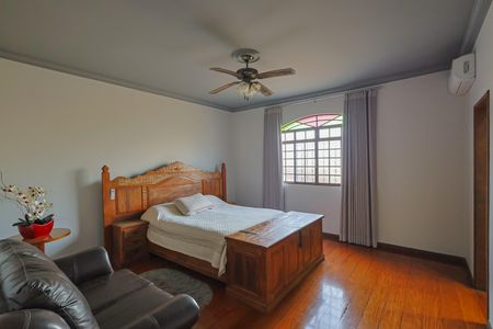 Casa à venda com 337m², 4 quartos e 3 vagas