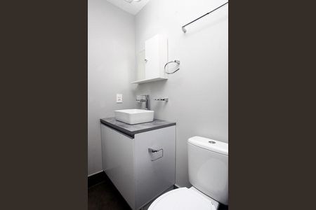 Banheiro de apartamento para alugar com 1 quarto, 27m² em Cidade Baixa, Porto Alegre