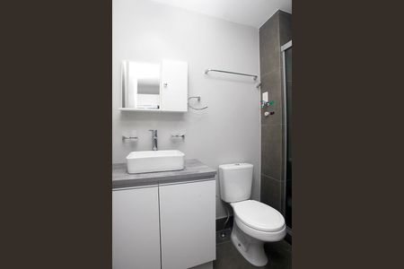 Banheiro de apartamento para alugar com 1 quarto, 27m² em Cidade Baixa, Porto Alegre