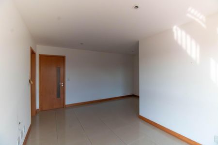 Apartamento à venda com 80m², 2 quartos e 1 vaga Apartamento à venda com 80m², 2 quartos e 1 vagaSala