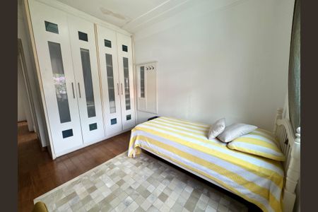 Casa de condomínio à venda com 450m², 4 quartos e 4 vagas Casa de condomínio à venda com 450m², 4 quartos e 4 vagasQuarto 2 Suíte