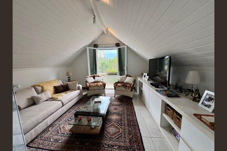 Casa de condomínio à venda com 450m², 4 quartos e 4 vagas Casa de condomínio à venda com 450m², 4 quartos e 4 vagasQuarto chalé superior