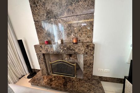 Casa de condomínio à venda com 450m², 4 quartos e 4 vagas Casa de condomínio à venda com 450m², 4 quartos e 4 vagasLareira