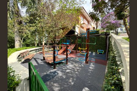 Casa de condomínio à venda com 450m², 4 quartos e 4 vagas Casa de condomínio à venda com 450m², 4 quartos e 4 vagasÁrea comum - Playground