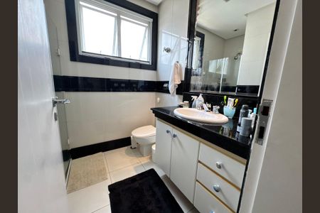 Casa de condomínio à venda com 450m², 4 quartos e 4 vagas Casa de condomínio à venda com 450m², 4 quartos e 4 vagasBanheiro 2 Suite