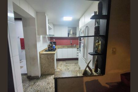 Casa à venda com 4 quartos, 400m² em Ponta Dareia, Niterói