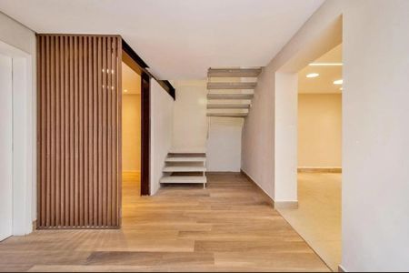 Casa à venda com 5 quartos, 339m² em Vila Nova Conceição, São Paulo