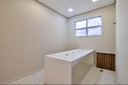 Casa à venda com 5 quartos, 339m² em Vila Nova Conceição, São Paulo