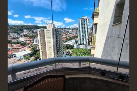 Apartamento à venda com 172m², 4 quartos e 2 vagas