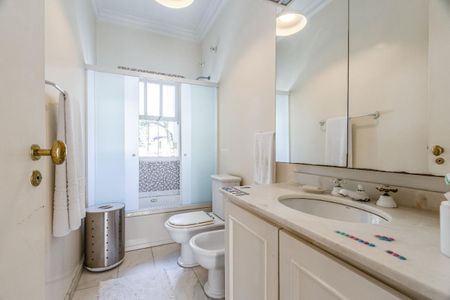 Casa à venda com 300m², 4 quartos e 3 vagas