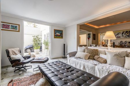 Casa à venda com 300m², 4 quartos e 3 vagas