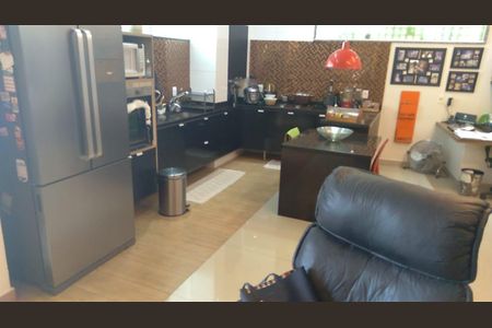 Casa à venda com 4 quartos, 240m² em Charitas, Niterói