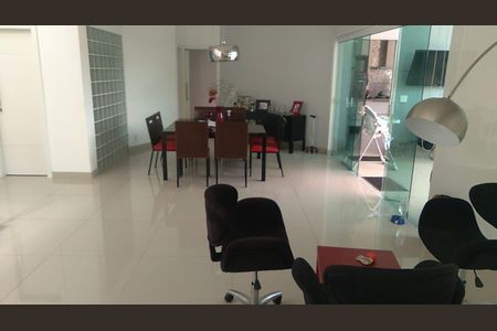 Casa à venda com 4 quartos, 240m² em Charitas, Niterói