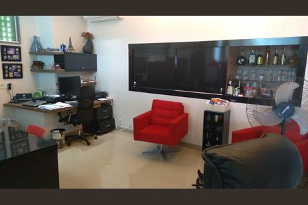 Casa à venda com 4 quartos, 240m² em Charitas, Niterói