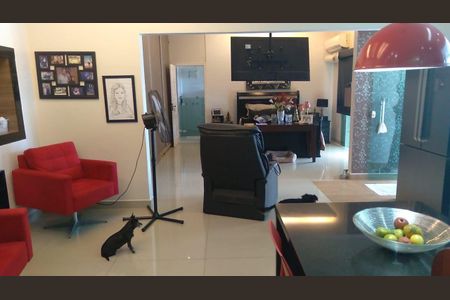 Casa à venda com 4 quartos, 240m² em Charitas, Niterói