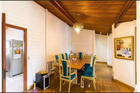 Casa à venda com 388m², 3 quartos e 4 vagas