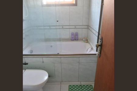 Casa à venda com 4 quartos, 201m² em Vila Gilda, Santo André