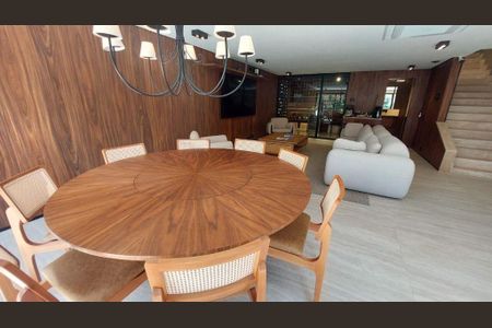 Casa à venda com 3 quartos, 329m² em Jardim Guedala, São Paulo