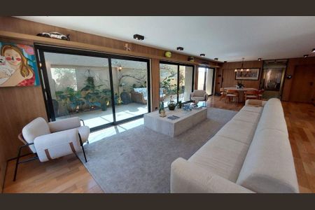 Casa à venda com 3 quartos, 329m² em Jardim Guedala, São Paulo