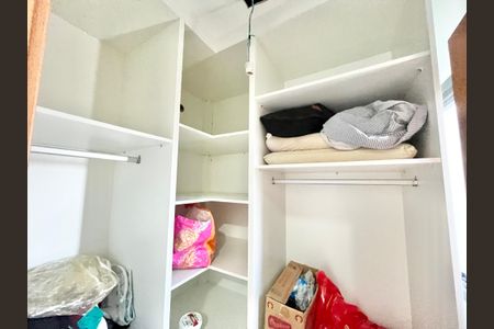 Casa de condomínio à venda com 52m², 2 quartos e 1 vaga Casa de condomínio à venda com 52m², 2 quartos e 1 vagaQuarto 2 - Armários