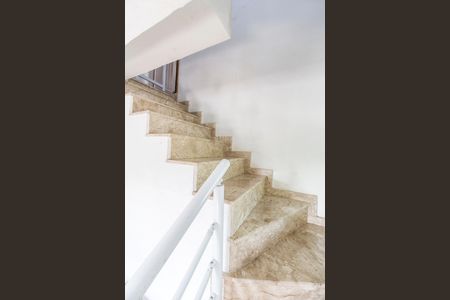 Casa de condomínio à venda com 115m², 2 quartos e 2 vagas Casa de condomínio à venda com 115m², 2 quartos e 2 vagasEscada