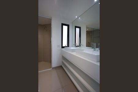Apartamento para alugar com 200m², 3 quartos e 3 vagas Apartamento para alugar com 200m², 3 quartos e 3 vagasBanheiro da Suíte 2